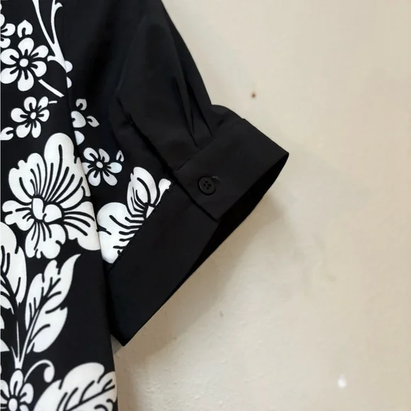 Rich & Famous Floral Button Front Tie Top NWT Size L - Picture 3 of 7